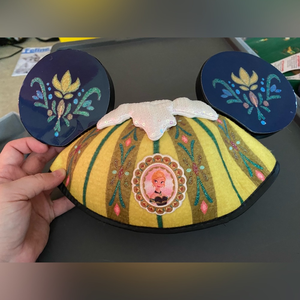 EUC Disney Frozen reversible Mickey ears